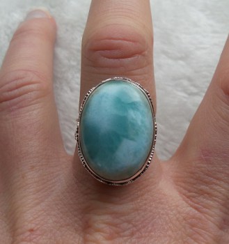 Zilveren ring met Larimar in bewerkte setting 18 mm